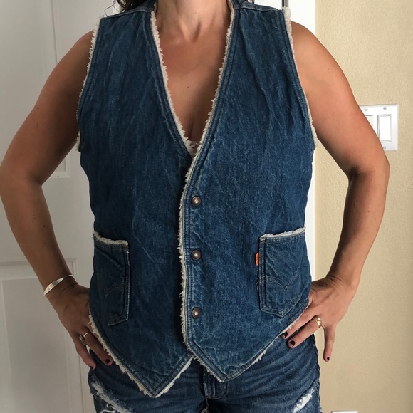 levis sherpa vest
